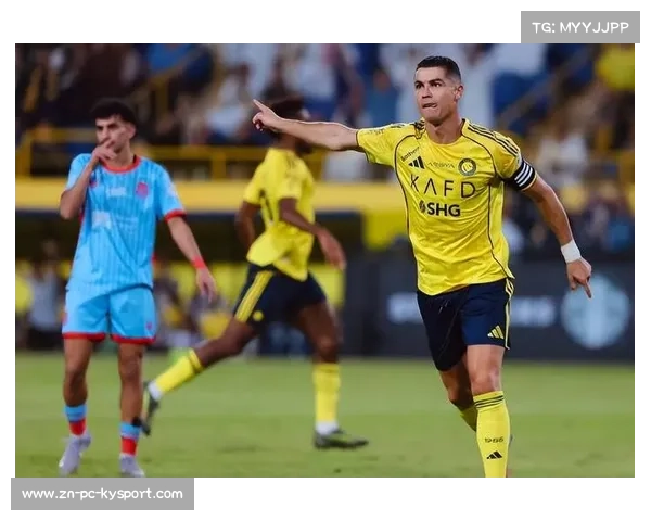 皇马球迷客场高歌支持球队，即使两度落后仍未放弃